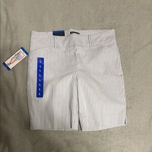 Hilary Radley blue and White Flat Front Shorts size large STRETCHY!